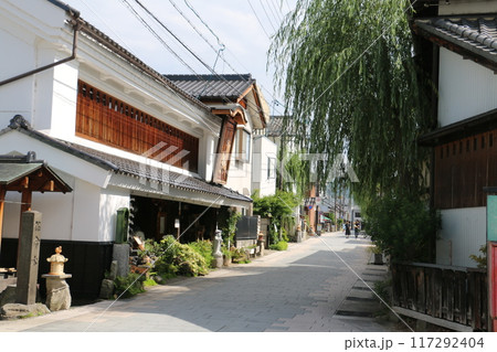 江戸時代の面影を残す上田市柳町の家並み 江戸時代の面影を残す上田市柳町の家並み 117292404