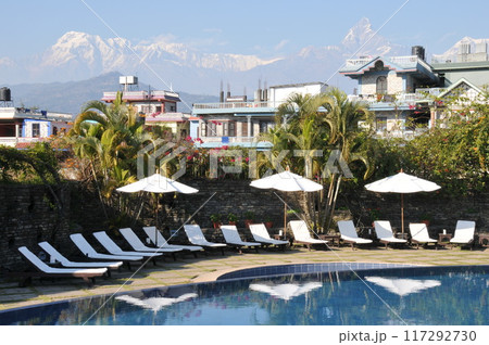 ネパール、ポカラ、シャングリラビレッジからの眺め、ヒマラヤ山脈、アンナプルナサウス、マチャプチャレ ネパール、ポカラ、シャングリラビレッジからの眺め、ヒマラヤ山脈、アンナプルナサウス、マチャプチャレ 117292730