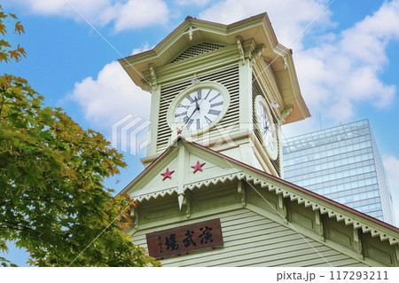 北海道観光のシンボル 札幌市時計台 117293211