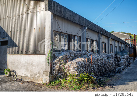 日本の岡山県瀬戸内市虫明の古くてとても美しい建物 117293543