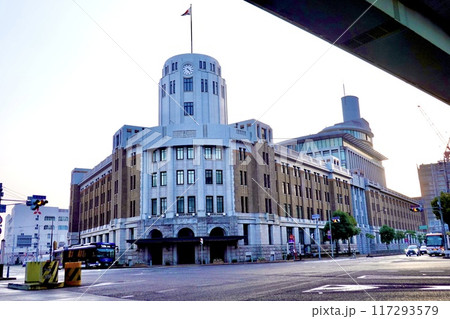 夕暮れの神戸税関本関の風景 兵庫県神戸市中央区 夕暮れの神戸税関本関の風景 兵庫県神戸市中央区 117293579