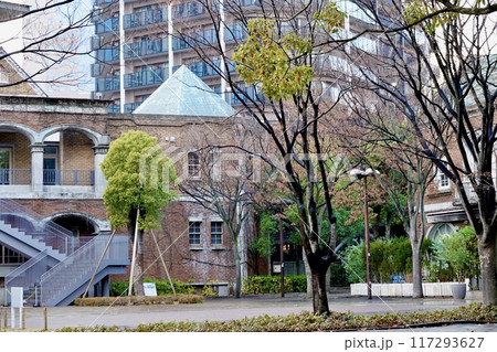 神戸三宮 東遊園地の煉瓦作りの建物の風景 兵庫県神戸市中央区 神戸三宮 東遊園地の煉瓦作りの建物の風景 兵庫県神戸市中央区 117293627