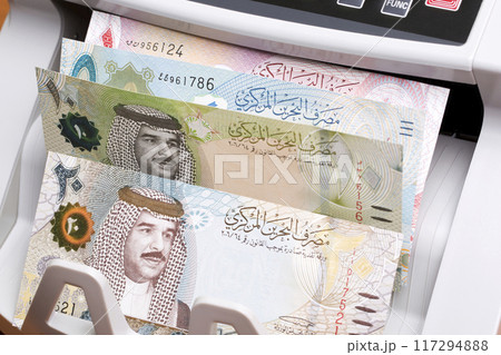 Bahraini dinar in the counting machine 117294888