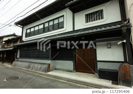 京町屋、京都の古い一軒屋、日本の和風建築、京都の木造建築 京町屋、京都の古い一軒屋、日本の和風建築、京都の木造建築 117295406