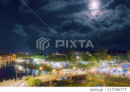 ベトナム・ホイアンの夜景 / Hoi An, Vietnam 117296777