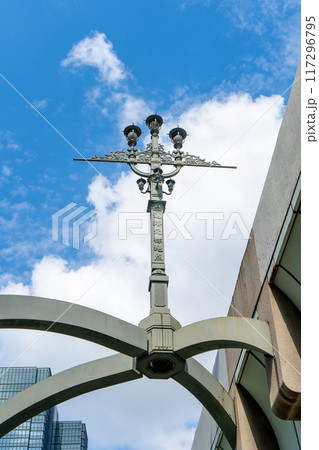 東京都中央区　日本橋　道路元標地点 117296795