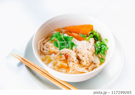 鶏塩スープで食べるそうめん 117299265