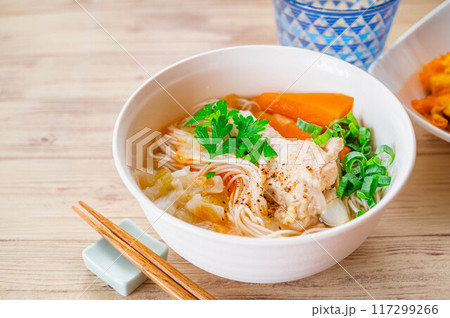 鶏塩スープで食べるそうめん 鶏塩スープで食べるそうめん 117299266