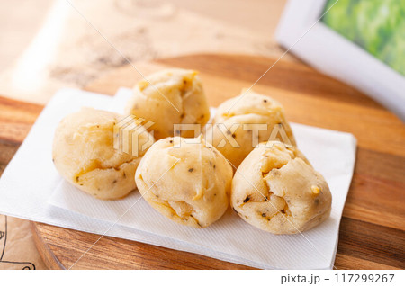 塩昆布入りミニパン 塩昆布入りミニパン 117299267