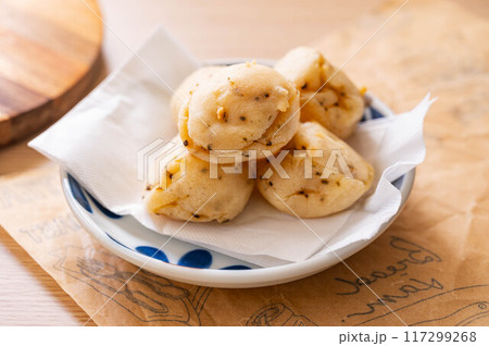 塩昆布入りミニパン 117299268