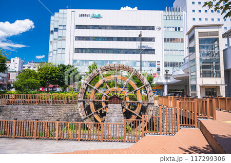 上田駅前の枡網用水と大水車 117299306