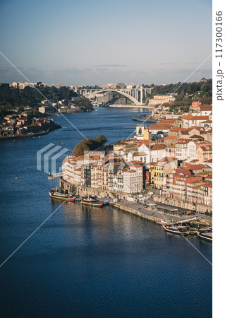 ポルトガルの港湾都市ポルトの早朝の風景 ポルトガルの港湾都市ポルトの早朝の風景 117300166