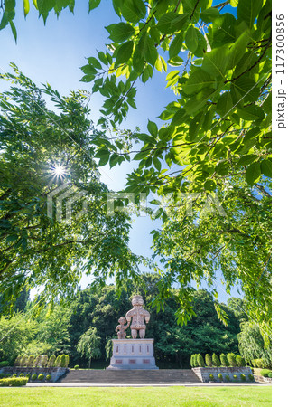 「青森県」 新緑の八戸公園の風景 117300856