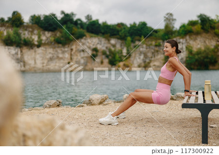 Outdoor fitness training enhances health and allows enjoyment of scenic nature views 117300922