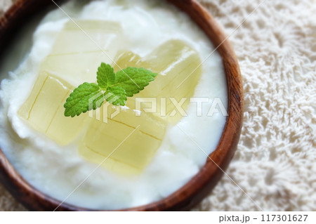 アロエ入りヨーグルト 117301627