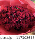 赤いバラの花束 117302638