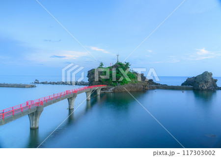 【弁天岩】夜明けの日本海【糸魚川市】 117303002