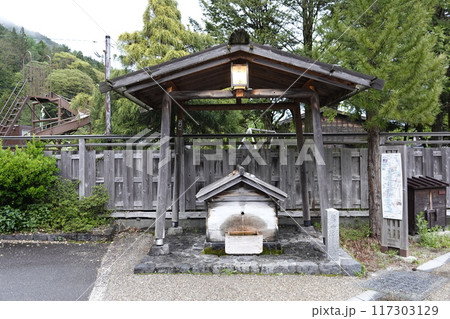 奈良井宿の宿場用水 鍵の手水場 奈良井宿の宿場用水 鍵の手水場 117303129