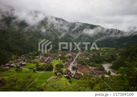 展望台から眺める白川郷 117304100