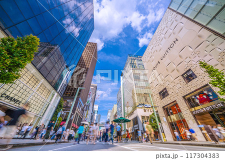 日本の東京都市景観 8月。インバウンド復活…銀座の歩行者天国などを望む=令和6年8月11日 日本の東京都市景観 8月。インバウンド復活…銀座の歩行者天国などを望む=令和6年8月11日 117304383