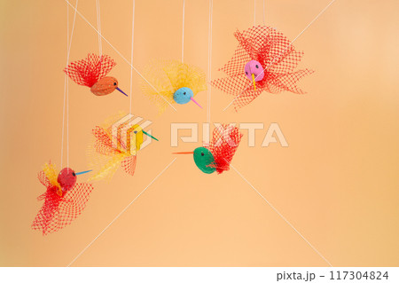 Summer craft bird tutorial, easy for kids, DIY, made from peanuts and veggie nets, recycling concept 117304824