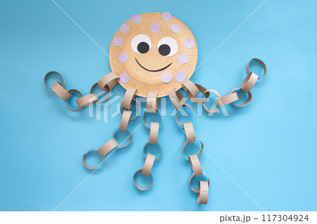 Creative craft project creating an octopus with simple materials 117304924