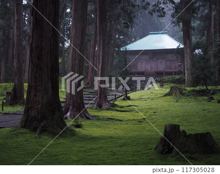 雨の福井・平泉寺白山神社 117305028