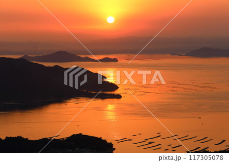 江田島　陀峯山からの夕日 117305078