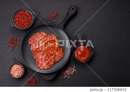 Delicious smoked pepperoni sausage sliced with salt, spices and herbs 117306632