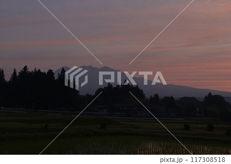 北杜市白州町、水無月朝焼け雲 北杜市白州町、水無月朝焼け雲 117308518