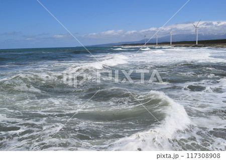 日本海の荒波 庄内海岸 117308908