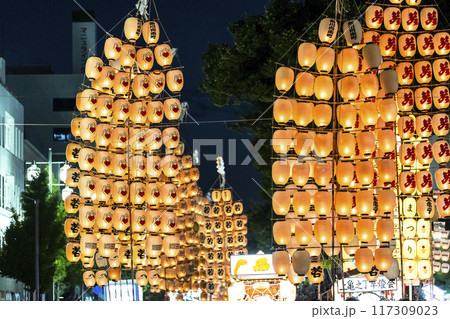 東北の夏祭り 秋田竿燈まつりの竿燈 秋田県秋田市 東北の夏祭り 秋田竿燈まつりの竿燈 秋田県秋田市 117309023