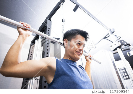 スポーツジム トレーニングジム 男性 筋トレ 運動 スポーツジム トレーニングジム 男性 筋トレ 運動 117309544