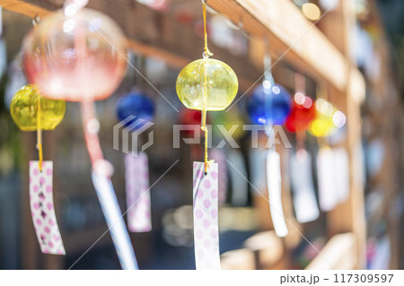 夏の熊野神社(熊野大社)　風鈴の飾り「かなで」　山形県南陽市 117309597