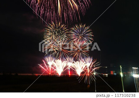 夜空を彩る夏の耀き かしま納涼海花火の風景 夜空を彩る夏の耀き かしま納涼海花火の風景 117310238