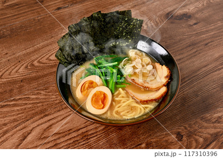 注)湯気は合成です。豚骨醤油ラーメン、家系ラーメン、太麺。 注)湯気は合成です。豚骨醤油ラーメン、家系ラーメン、太麺。 117310396