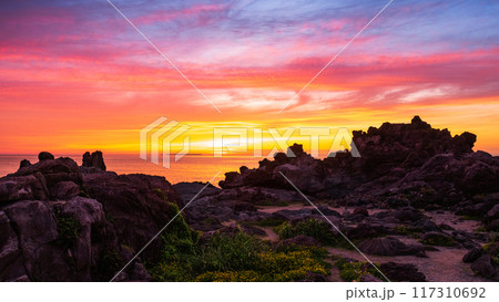 十六羅漢岩・夕景 117310692