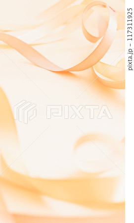 淡いオレンジ色のリボンの背景素材 117311925