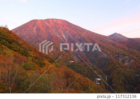 奥日光　明知平から見た男体山 117312136