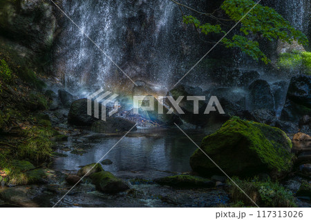 虹と滝沢不動滝 117313026