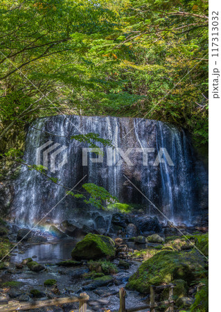 虹と滝沢不動滝 虹と滝沢不動滝 117313032