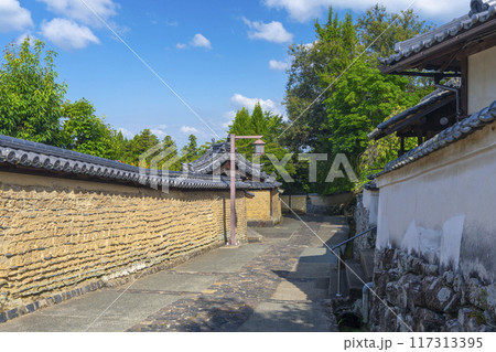 奈良・東大寺二月堂の裏参道　左大仏殿道 117313395