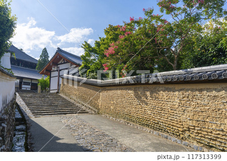 奈良・東大寺二月堂の裏参道　左大仏殿道 117313399