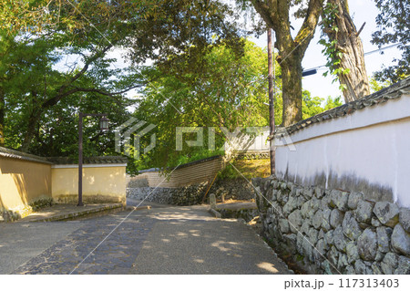 奈良・東大寺二月堂の裏参道　左大仏殿道 117313403