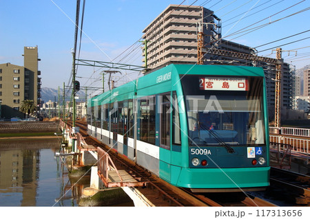 ［M］広島電鉄宮島線5000形グリーンムーバー（2号線：広島⇔広電宮島口） 117313656