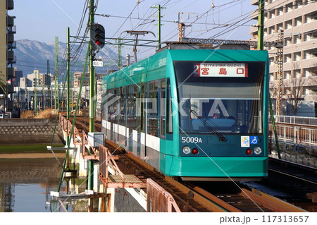 ［M］広島電鉄宮島線5000形グリーンムーバー（2号線：広島⇔広電宮島口） 117313657