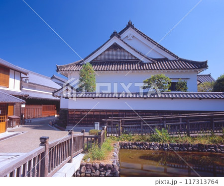 今井町の寺内町にある今西家住宅/「国指定重要伝統的建造物群保存地区」(国指定重要文化財) 今井町の寺内町にある今西家住宅/「国指定重要伝統的建造物群保存地区」(国指定重要文化財) 117313764