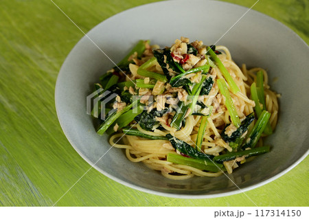 ツナと小松菜のパスタ 117314150