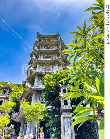 View of Marble Mountain cave and temple in Da Nang, Vietnam 117314222
