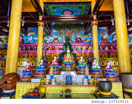 View of Marble Mountain cave and temple in Da Nang, Vietnam 117314311